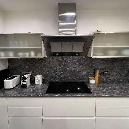 Apartmán First Line Banus 4 Bed Sea Pool *