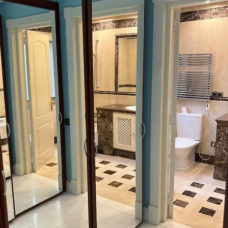 First Line Banus 4 Bed Sea Pool Apartmán *