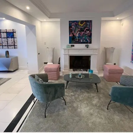 Apartmán First Line Banus 4 Bed Sea Pool *