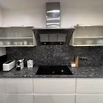 Apartment First Line Banus 4 Bed Sea Pool *
