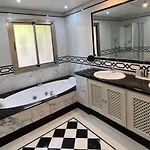 First Line Banus 4 Bed Sea Pool Apartment *