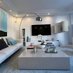 Apartment First Line Banus 4 Bed Sea Pool *