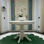 Apartment First Line Banus 4 Bed Sea Pool Marbella