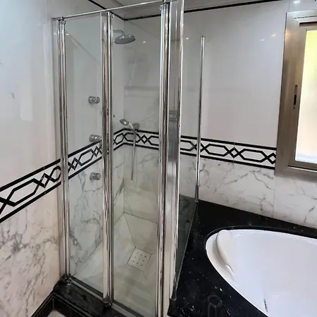 公寓 First Line Banus 4 Bed Sea Pool *