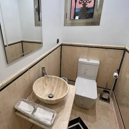 First Line Banus 4 Bed Sea Pool Lejlighed