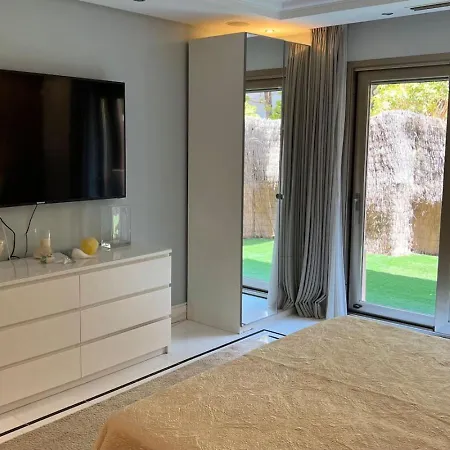 First Line Banus 4 Bed Sea Pool * 马尔韦利亚