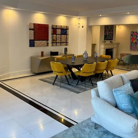 First Line Banus 4 Bed Sea Pool شقة