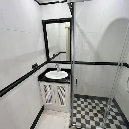 First Line Banus 4 Bed Sea Pool 公寓