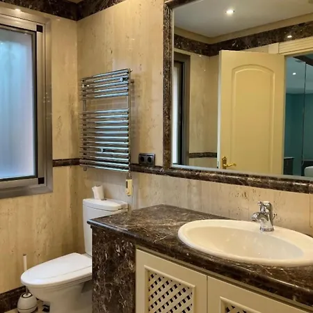 First Line Banus 4 Bed Sea Pool Lejlighed *