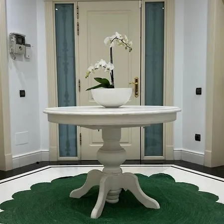 公寓 First Line Banus 4 Bed Sea Pool 马尔韦利亚