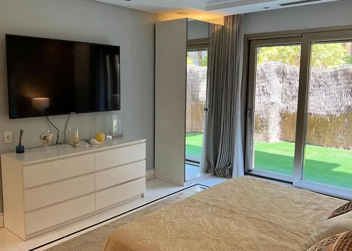 First Line Banus 4 Bed Sea Pool * מארבלה