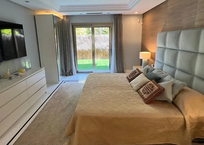 First Line Banus 4 Bed Sea Pool * מארבלה