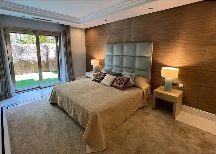First Line Banus 4 Bed Sea Pool דירה *