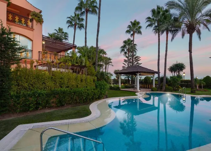 דירה First Line Banus 4 Bed Sea Pool מארבלה