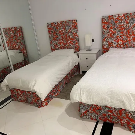 Lägenhet First Line Banus 4 Bed Sea Pool