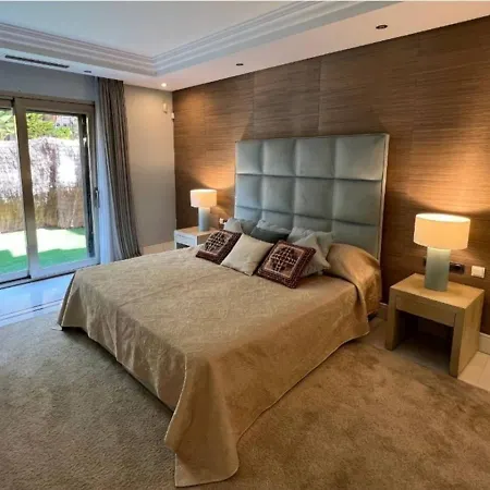 First Line Banus 4 Bed Sea Pool Lägenhet *