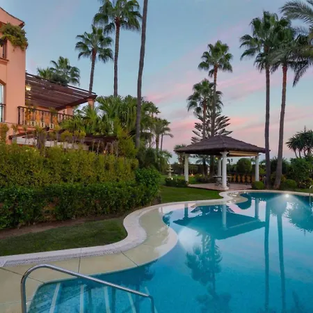 Lägenhet First Line Banus 4 Bed Sea Pool Marbella