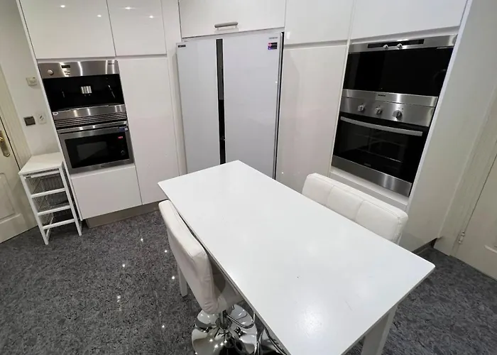 First Line Banus 4 Bed Sea Pool * ماربيا