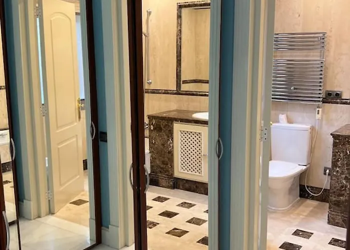 First Line Banus 4 Bed Sea Pool شقة *