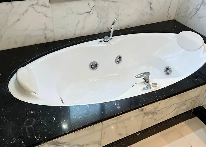 شقة First Line Banus 4 Bed Sea Pool