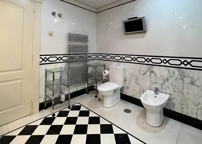 First Line Banus 4 Bed Sea Pool ماربيا