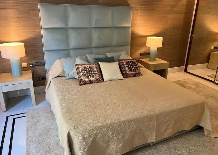 First Line Banus 4 Bed Sea Pool شقة ماربيا