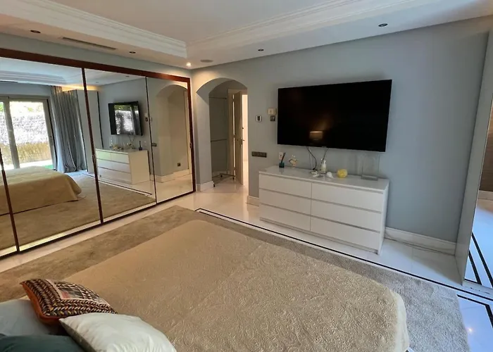 First Line Banus 4 Bed Sea Pool شقة *