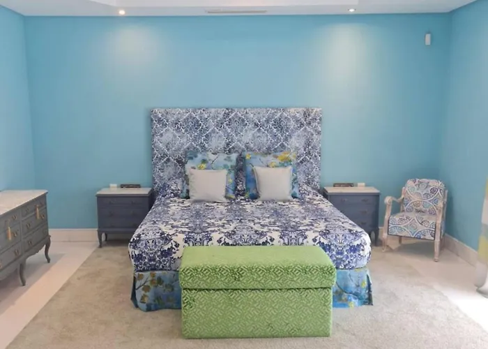 First Line Banus 4 Bed Sea Pool ماربيا