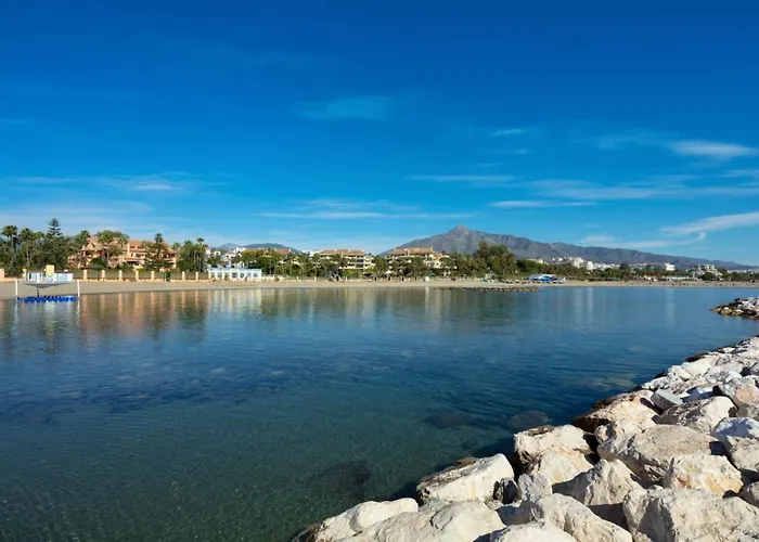 First Line Banus 4 Bed Sea Pool شقة