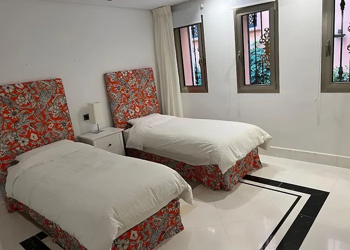 First Line Banus 4 Bed Sea Pool *