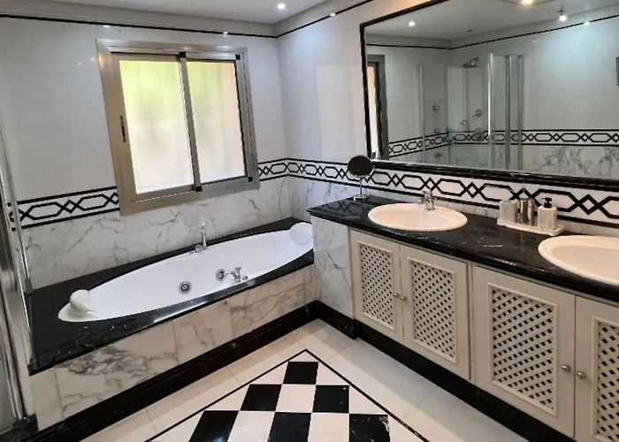 First Line Banus 4 Bed Sea Pool * ماربيا