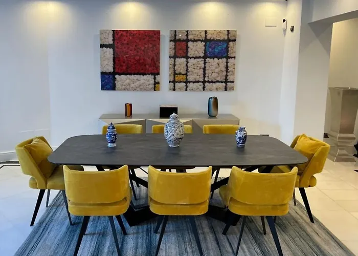 First Line Banus 4 Bed Sea Pool *