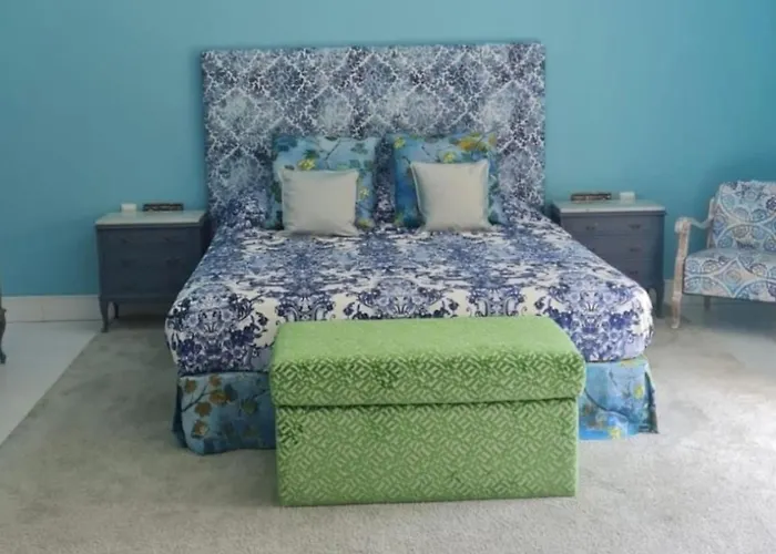 First Line Banus 4 Bed Sea Pool *