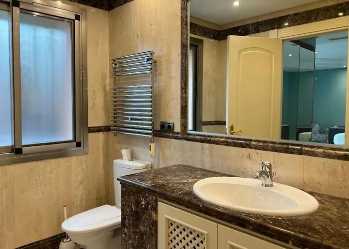 First Line Banus 4 Bed Sea Pool شقة *